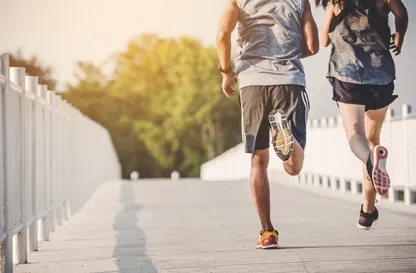 Aktualności | Uniwersytet WSB Merito w Toruniu: dwójka biegaczy