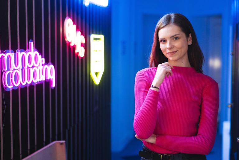 Maturzyści | Uniwersytet WSB Merito w Toruniu: Toruń - lic - sesja - studentka -sum