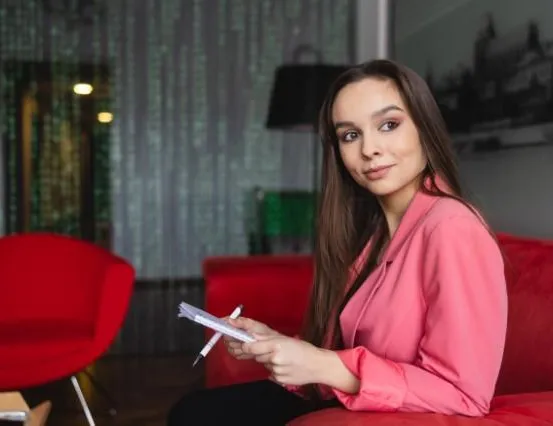 Studia I stopnia w Toruniu | Uniwersytet WSB Merito w Toruniu: Studenta podczas nauki na Uniwersytecie WSB Merito w Toruniu