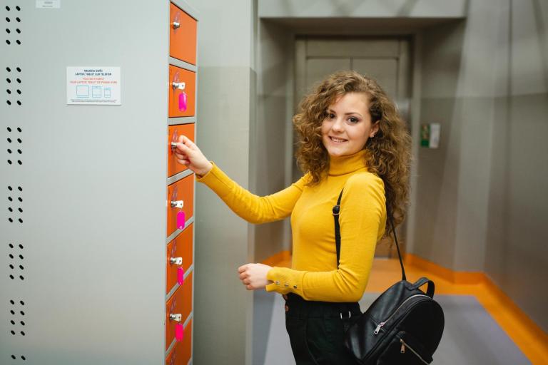 Kierunki z obszaru zdrowie - mniejsza inwestycja, ten sam zwrot! | Uniwersytet WSB Merito w Toruniu: studenta_licencjat_uniwersytet