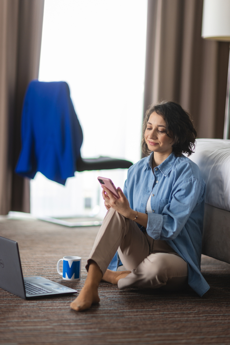 Akademia zarządzania zmianą i strategią | Studia podyplomowe w Toruniu | Uniwersytet WSB Merito w Toruniu: Główna grafika: Toruń - studia podyplomowe - Uczestniczka studiów podyplomowych podczas zajęć