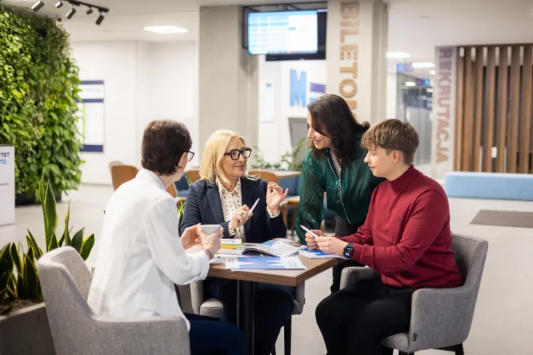 Zasady rekrutacji | Uniwersytet WSB Merito w Toruniu: Główna grafika: Toruń - studia podyplomowe - Uczestnicy studiów podyplomowych podczas zajęć
