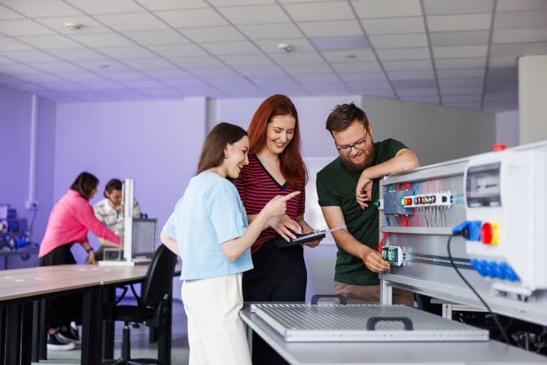 Logistyka – studia inżynierskie | Studia I stopnia w Toruniu | Uniwersytet WSB Merito w Toruniu: Główna grafika: Toruń - studia licencjackie 