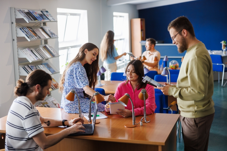Logistyka i spedycja międzynarodowa | Studia I stopnia w Toruniu | Uniwersytet WSB Merito w Toruniu: Główna grafika: Toruń - studia licencjackie 