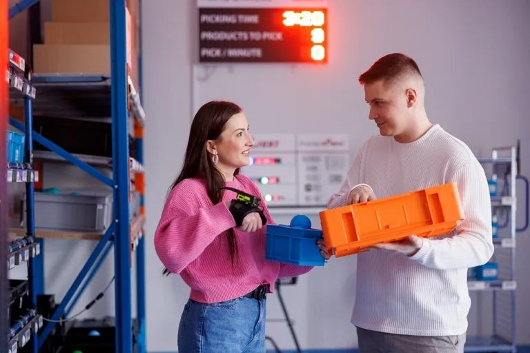Automatyzacja i robotyzacja procesów | Studia II stopnia w Toruniu | Uniwersytet WSB Merito w Toruniu: Studenci na zajęciach