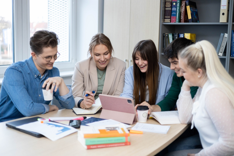 Projektowanie komunikacji produktowej | Studia I stopnia w Toruniu | Uniwersytet WSB Merito w Toruniu: Grupa studentów