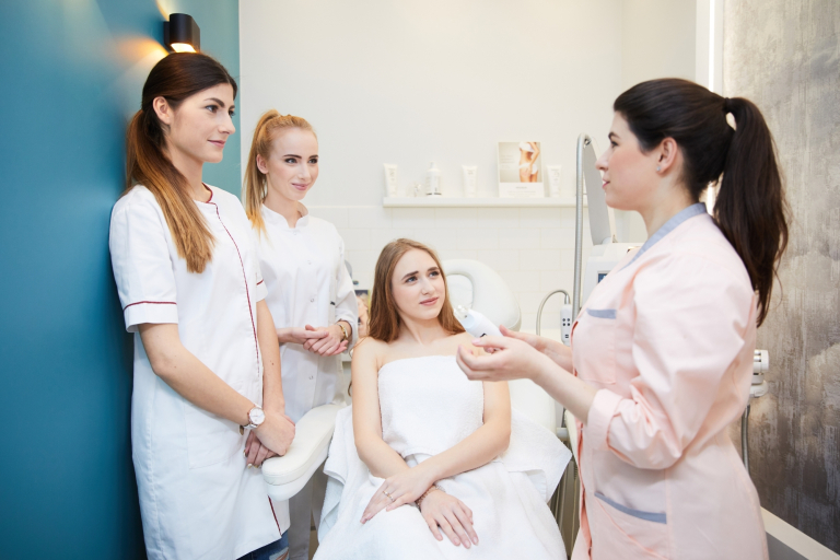 Modelowanie sylwetki z dietetyką i elementami suplementacji | Studia I stopnia w Toruniu | Uniwersytet WSB Merito w Toruniu: Studenci kosmetologii