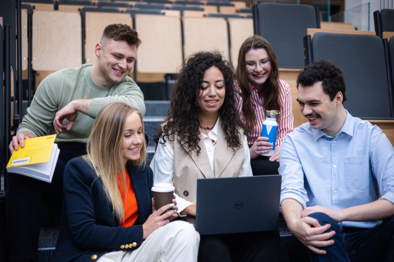 SPINAKER UWSB – Intensywne międzynarodowe programy kształcenia | Uniwersytet WSB Merito w Toruniu: Grupa studentów