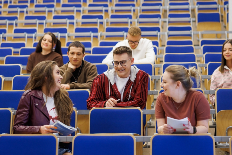 Czesne, stypendia i zniżki | Uniwersytet WSB Merito w Toruniu: Studenci I stopnia