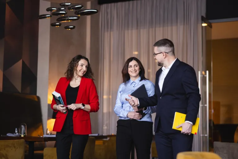 Menedżer przedsiębiorstwa turystycznego | Studia I stopnia w Toruniu | Uniwersytet WSB Merito w Toruniu: uczestnicy studiów podyplomowych pracują nad projektem - Uniwersytet WSB Merito w Toruniu