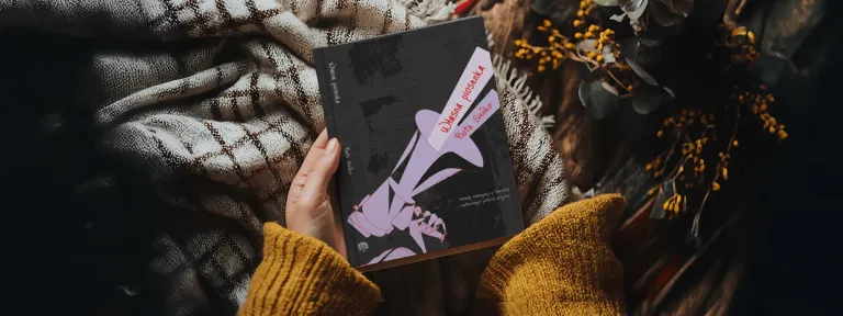 Dr Piotr Sieńko autorem wyjątkowej książki o kobiecym głosie w muzyce | Aktualności | Uniwersytet WSB Merito w Toruniu: okładka książki Własna Piosenka dr. Piotra Sieńki