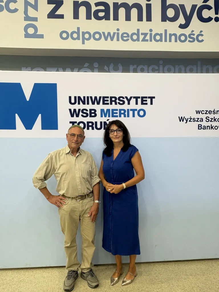 Rozwój i komunikacja dziecka w praktyce. Za nami konferencja z udziałem Christophera Knilla | Aktualności | Uniwersytet WSB Merito w Toruniu: Christopher Knill i dr hab. Monika Chodorek - rektor UWSB Merito w Toruniu