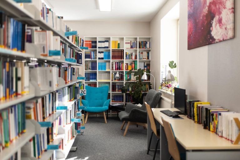 Магістратура | Університети ВСБ Меріто: wnętrze biblioteki