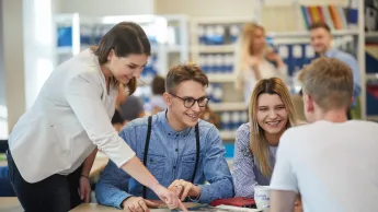 Studenci UWSB w Warszawie