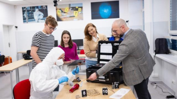 Funkcjonariusz służb mundurowych | Studia I stopnia w Warszawie | Uniwersytet WSB Merito Warszawa: Studenci na zajęciach