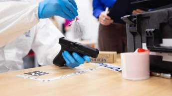 Funkcjonariusz służb mundurowych | Studia I stopnia w Warszawie | Uniwersytet WSB Merito Warszawa: Omawianie broni