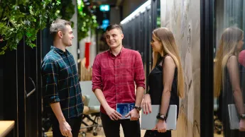 Zarządzanie zasobami ludzkimi i rozwój organizacji | Studia I stopnia w Warszawie | Uniwersytet WSB Merito Warszawa: grupa studentów
