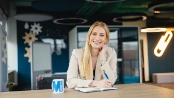 Psychodietetyka | Studia podyplomowe w Warszawie | Uniwersytet WSB Merito Warszawa: uśmiechnięta kobieta