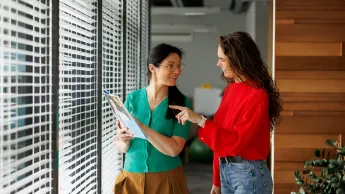 Psychologia marketingu i nowych mediów | Studia I stopnia w Warszawie | Uniwersytet WSB Merito Warszawa: Dwie studencki Uniwersytetu WSB Merito Warszawa