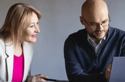 Aktualności | Uniwersytet WSB Merito Warszawa: Studenci – kobieta i mężczyzna