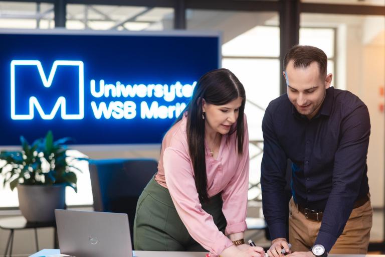 Kontynuuj studia | Uniwersytet WSB Merito Warszawa: Studenci UWSB Merito