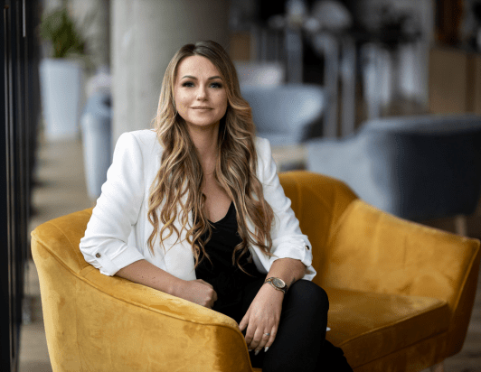 Władze uniwersytetu | Uniwersytet WSB Merito Warszawa: Zdjęcie główne: Warszawa_kobieta