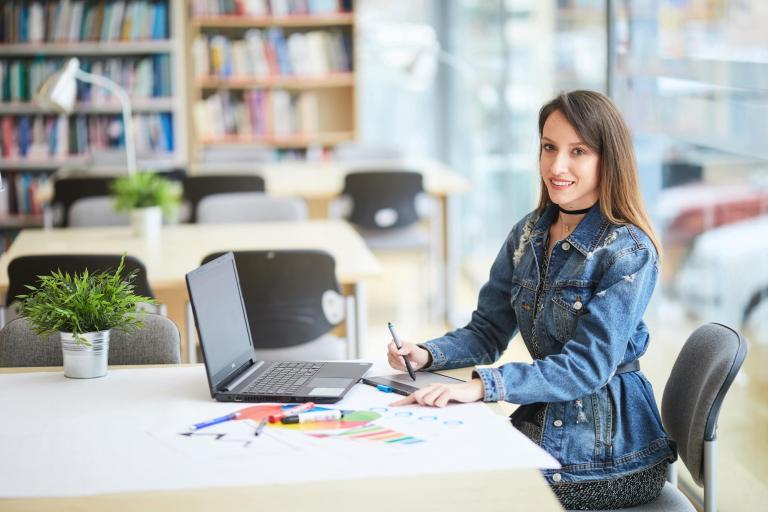 Projektowanie gier i rzeczywistości wirtualnej | Studia I stopnia w Warszawie | Uniwersytet WSB Merito Warszawa: Studentka informatyki