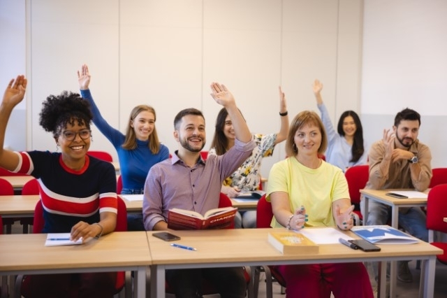 Kursy języka polskiego dla cudzoziemców | Uniwersytet WSB Merito Warszawa: Grupa zgłaszających się studentów