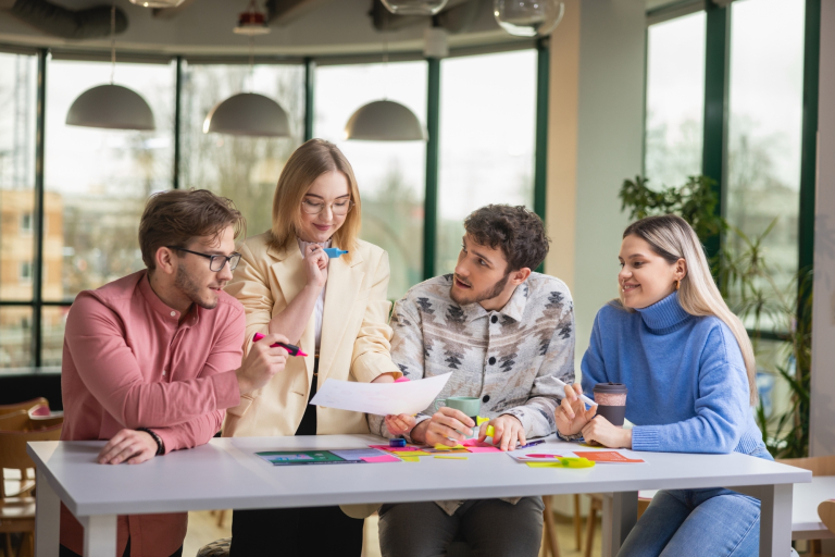 Akademia Startup Management | Studia podyplomowe w Warszawie | Uniwersytet WSB Merito Warszawa: grupa przy pracy