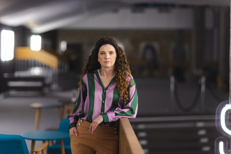 Akademia Lidera Merito | Szkolenia i kursy w Warszawie | Uniwersytet WSB Merito Warszawa: Dziewczyna w sali wykładowej