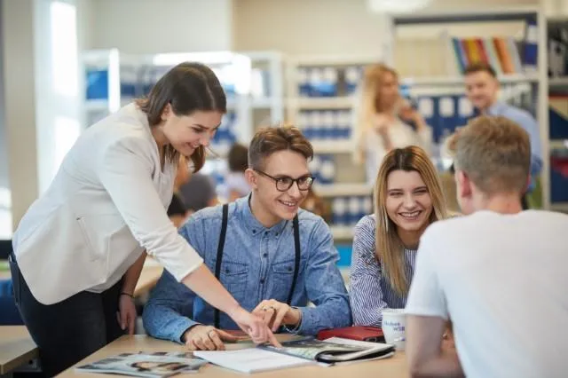Zarządzanie nieruchomościami | Uniwersytet WSB Merito Warszawa: Studenci na uczelni