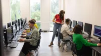 Programista Python Developer | Studia podyplomowe we Wrocławiu | Uniwersytet WSB Merito we Wrocławiu: studenci - pracownia komputerowa