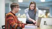 Coaching menedżerski | Uniwersytet WSB Merito we Wrocławiu: studenci na zajęciach z informatyki