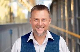 Wystąpienia publiczne i przywództwo w biznesie | Studia podyplomowe we Wrocławiu | Uniwersytet WSB Merito we Wrocławiu: Adam Pioch