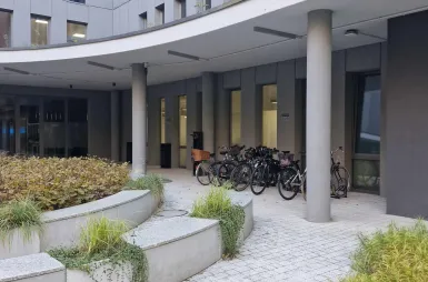 Rowerem na uczelnię? W drogę! | Uniwersytet WSB Merito we Wrocławiu: stacja rowerowa