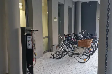 Rowerem na uczelnię? W drogę! | Uniwersytet WSB Merito we Wrocławiu: stacja rowerowa