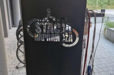 Rowerem na uczelnię? W drogę! | Uniwersytet WSB Merito we Wrocławiu: stacja rowerowa