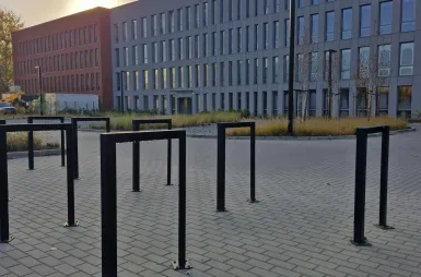 Rowerem na uczelnię? W drogę! | Uniwersytet WSB Merito we Wrocławiu: stacja rowerowa