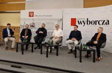 Wyniki wyszukiwania | Uniwersytet WSB Merito we Wrocławiu: Paneliści w debacie na chwilę przed rozpoczęciem dyskusji