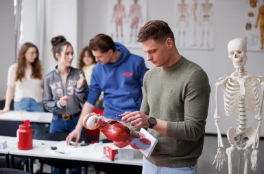 Wyniki wyszukiwania | Uniwersytet WSB Merito we Wrocławiu: studenci na zajęciach w laboratorium anatomii