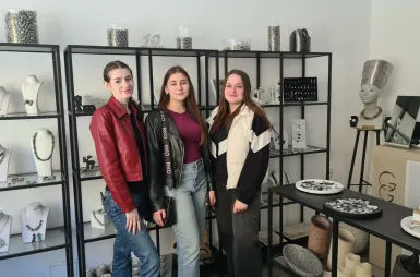 Od kamieniołomu po nowoczesną obróbkę – studenci w granitowym zagłębiu Strzegomia | Aktualności | Uniwersytet WSB Merito we Wrocławiu: studenci w kamieniołomie