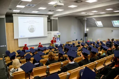 Uroczystość zakończenia studiów I i II stopnia | Aktualności | Uniwersytet WSB Merito we Wrocławiu: Uroczystość zakończenia studiów