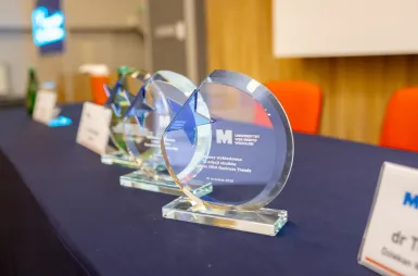 80 nowych absolwentów studiów MBA odebrało dyplomy! | Aktualności | Uniwersytet WSB Merito we Wrocławiu: Uroczystość wręczenia dyplomów MBA