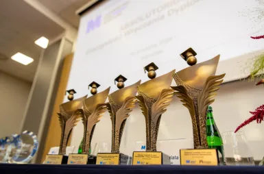 80 nowych absolwentów studiów MBA odebrało dyplomy! | Aktualności | Uniwersytet WSB Merito we Wrocławiu: Uroczystość wręczenia dyplomów MBA
