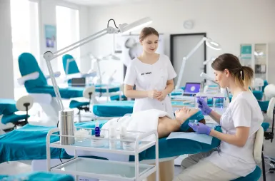 Uroczyste spotkanie partnerów kierunku kosmetologia | Aktualności | Uniwersytet WSB Merito we Wrocławiu: Pracownia kosmetologii