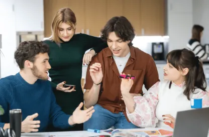 Aktualności | Uniwersytet WSB Merito we Wrocławiu: Studenci pracujący nad projektem