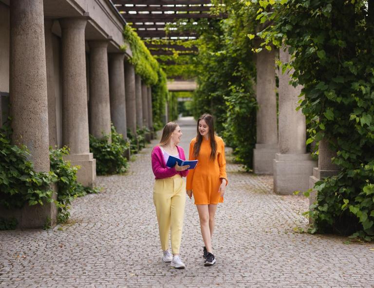 Kontynuuj studia | Uniwersytet WSB Merito we Wrocławiu: studenci, hala stulecia, wrocław