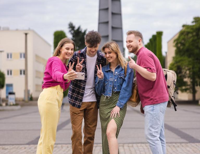 Samorząd studencki | Uniwersytet WSB Merito we Wrocławiu: studenci, plener