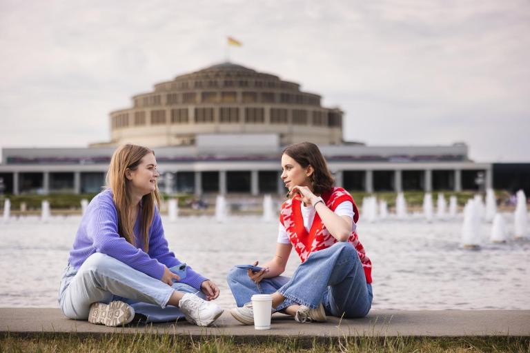 Kontynuuj studia | Uniwersytet WSB Merito we Wrocławiu: studenci, hala stulecia, wrocław