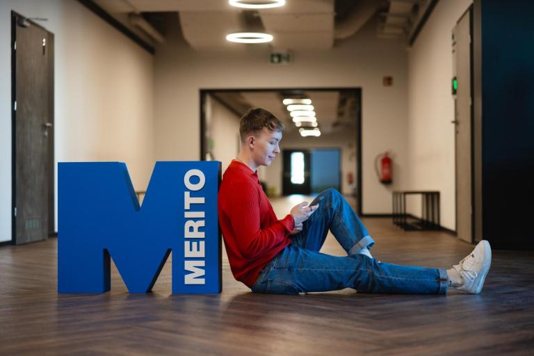 Strefa studenta | Uniwersytet WSB Merito we Wrocławiu: student, korytarz, strefa studenta